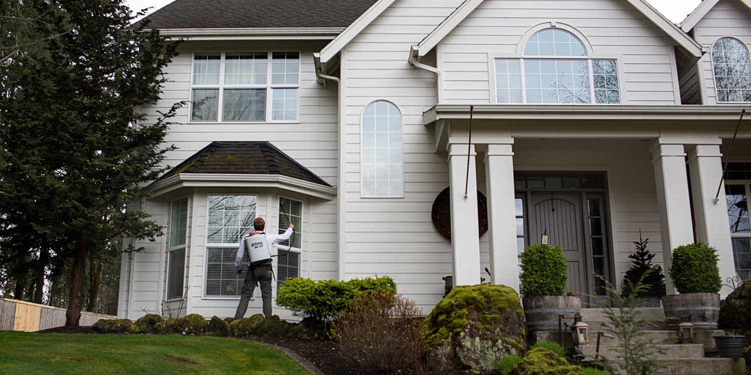 An exterminator rendering a pest control service at a residential home in Vancouver, WA